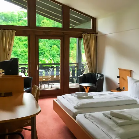 Hotell Kraehenbad 3*