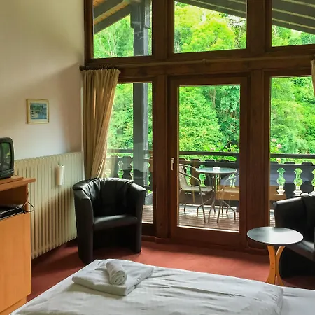 Kraehenbad Szálloda 3*