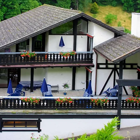 Kraehenbad Szálloda 3*
